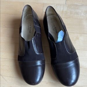 Vintage Taryn Rose Brown Flats